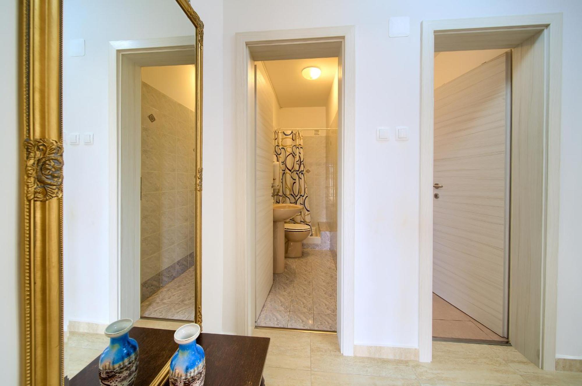 Apartments Rose Кърк Екстериор снимка