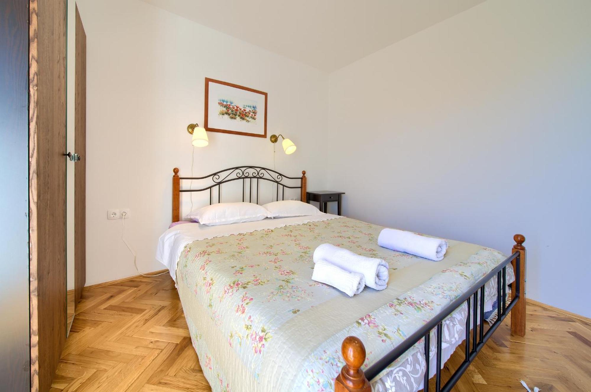 Apartments Rose Кърк Екстериор снимка