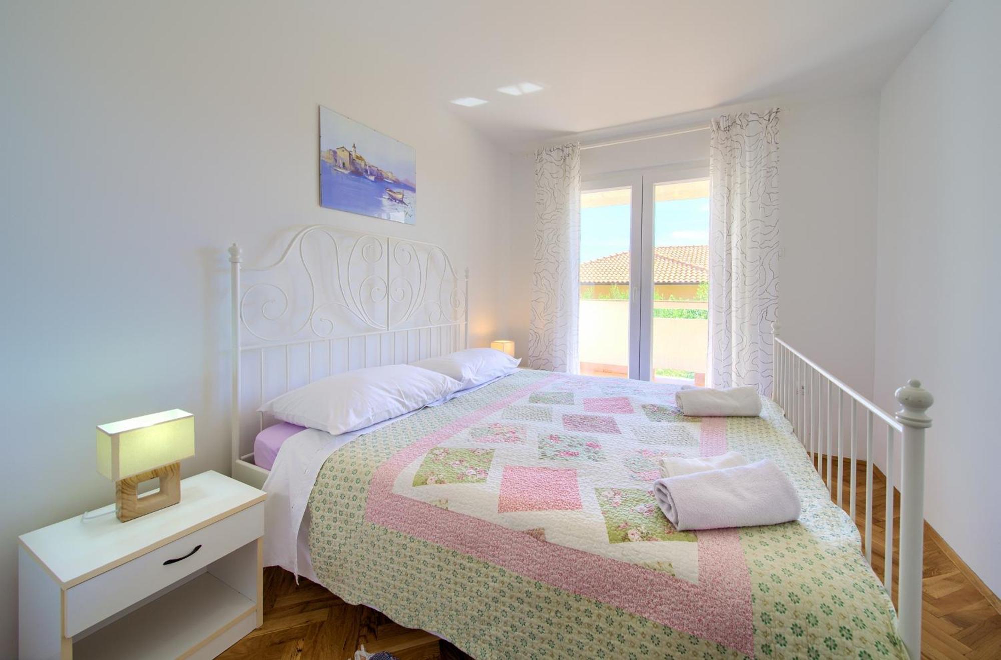 Apartments Rose Кърк Екстериор снимка