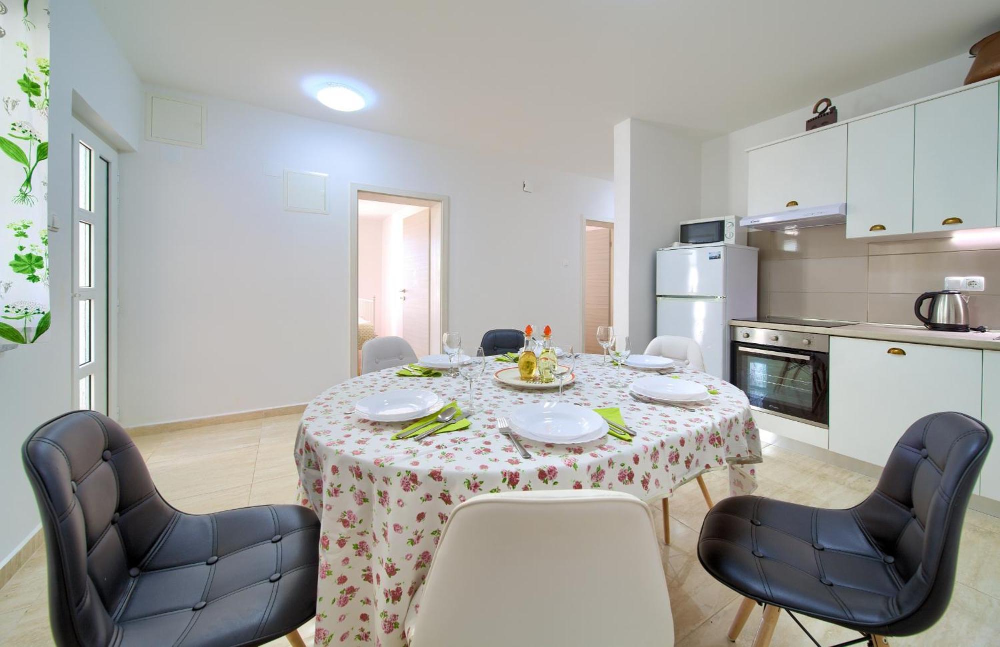 Apartments Rose Кърк Екстериор снимка