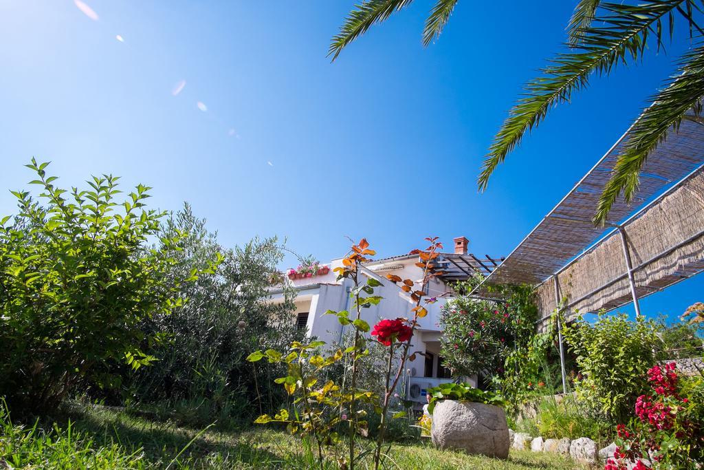 Apartments Rose Кърк Екстериор снимка