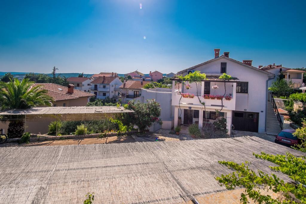 Apartments Rose Кърк Екстериор снимка